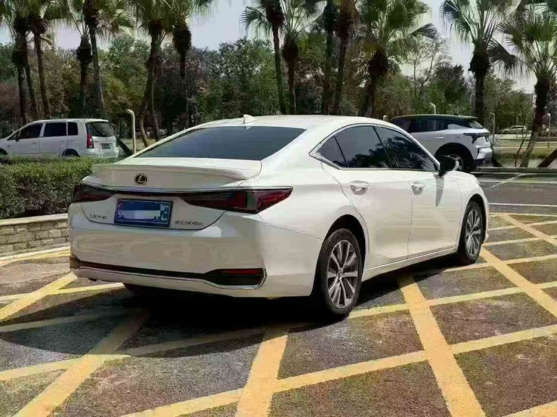 佛山20年雷克萨斯ES9