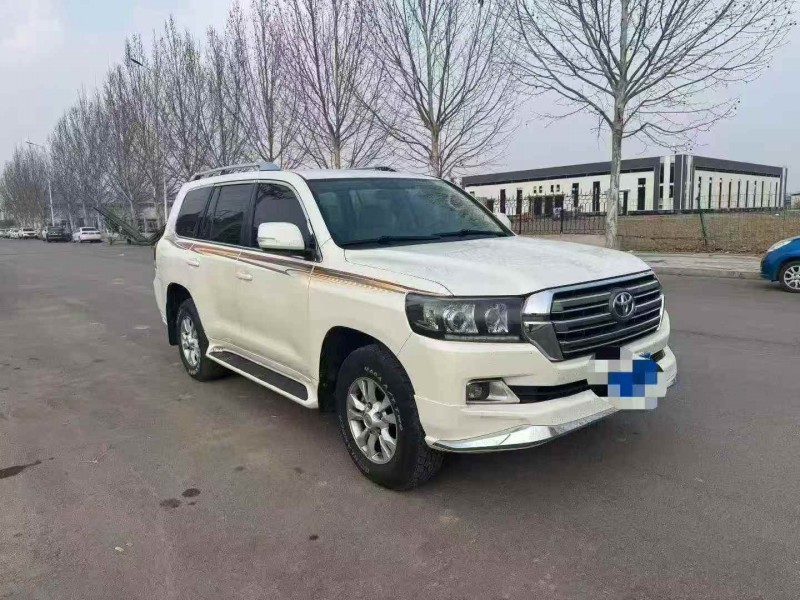 东营17年丰田兰德酷路泽2