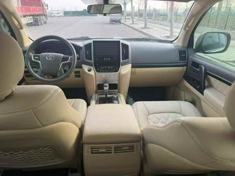 东营17年丰田兰德酷路泽5