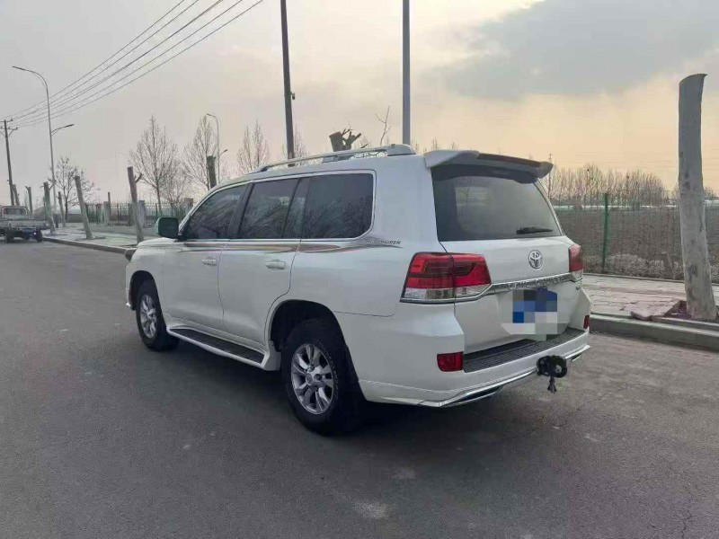 东营17年丰田兰德酷路泽7