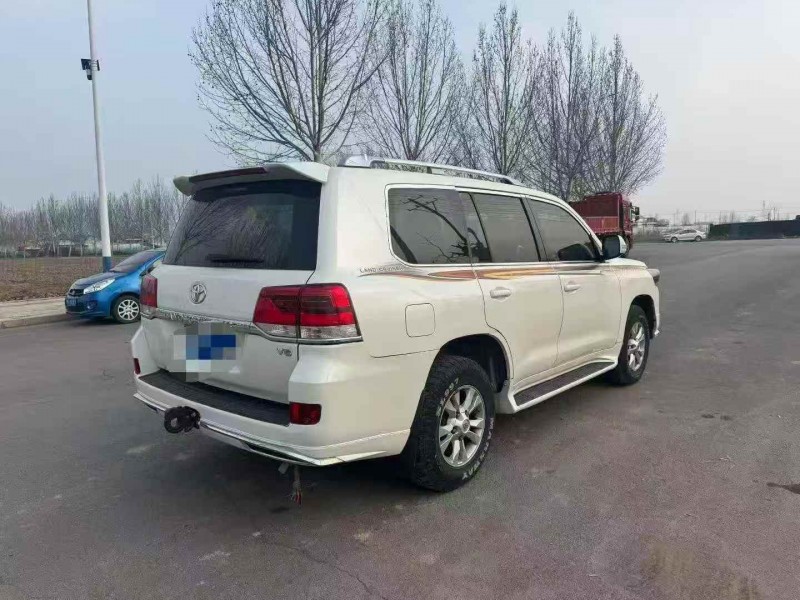 东营17年丰田兰德酷路泽8