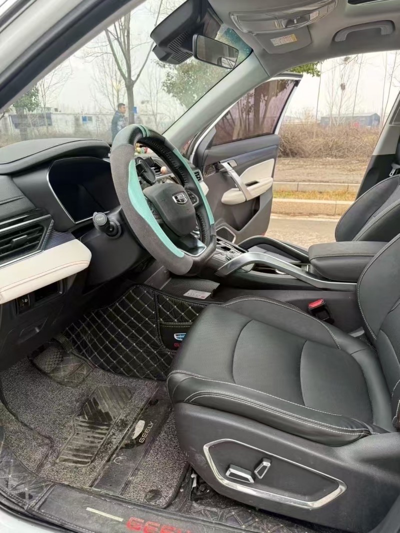 枣庄22年吉利博越4