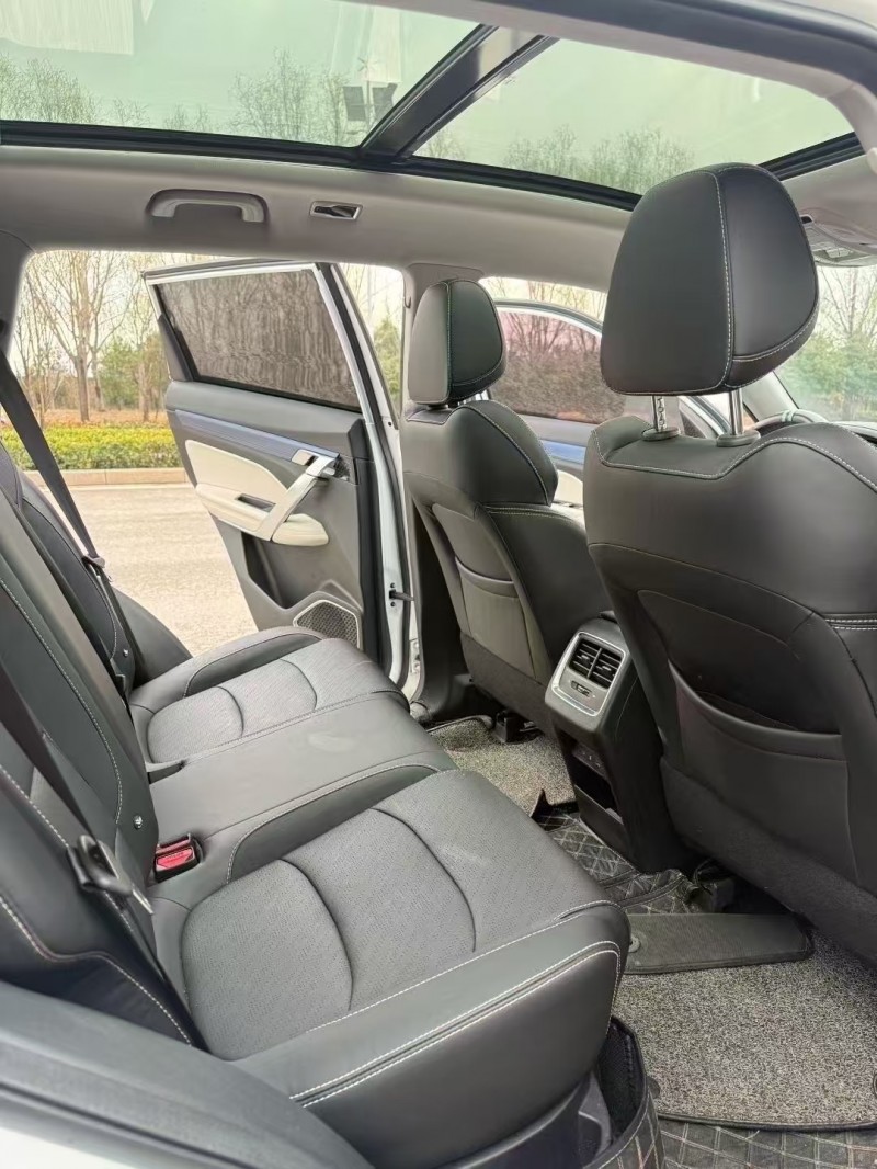 枣庄22年吉利博越5