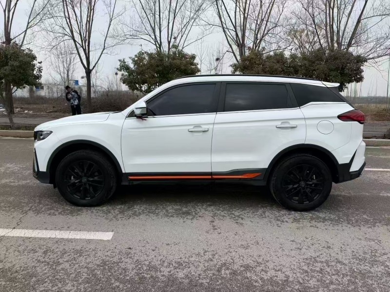 枣庄22年吉利博越7