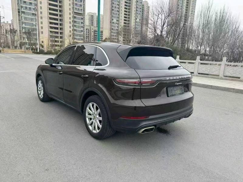 徐州19年保时捷卡宴4