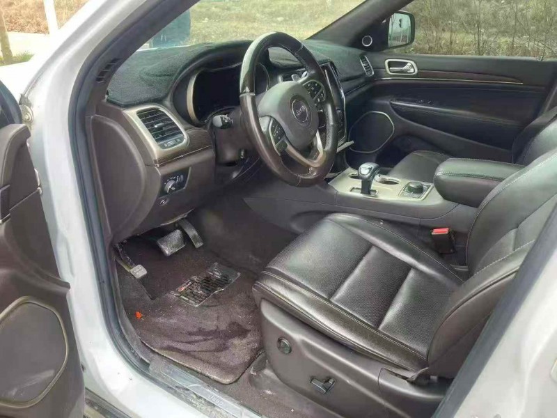 郑州15年Jeep大切诺基5