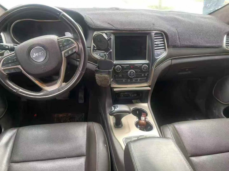 郑州15年Jeep大切诺基8