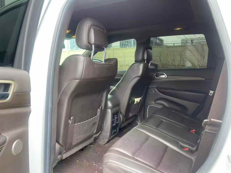 郑州15年Jeep大切诺基9