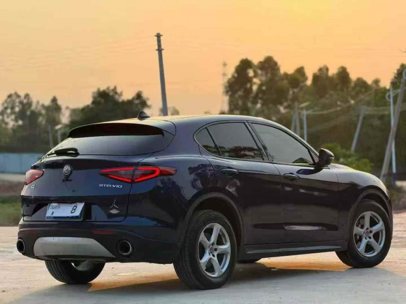 广州19年阿尔法·罗密欧Stelvio5