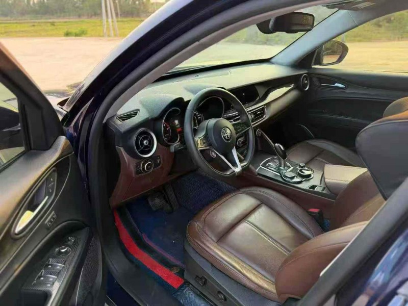 广州19年阿尔法·罗密欧Stelvio6