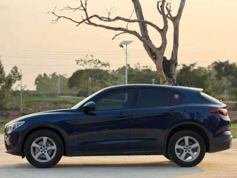 广州19年阿尔法·罗密欧Stelvio9