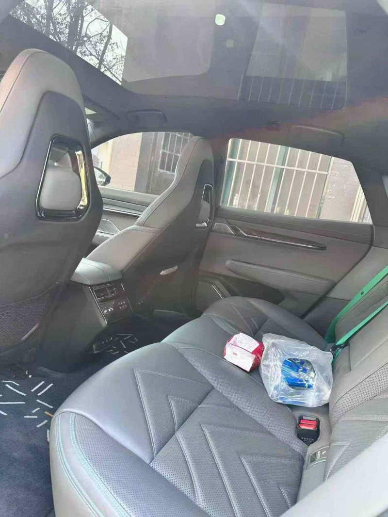 襄阳23年极氪汽车0014