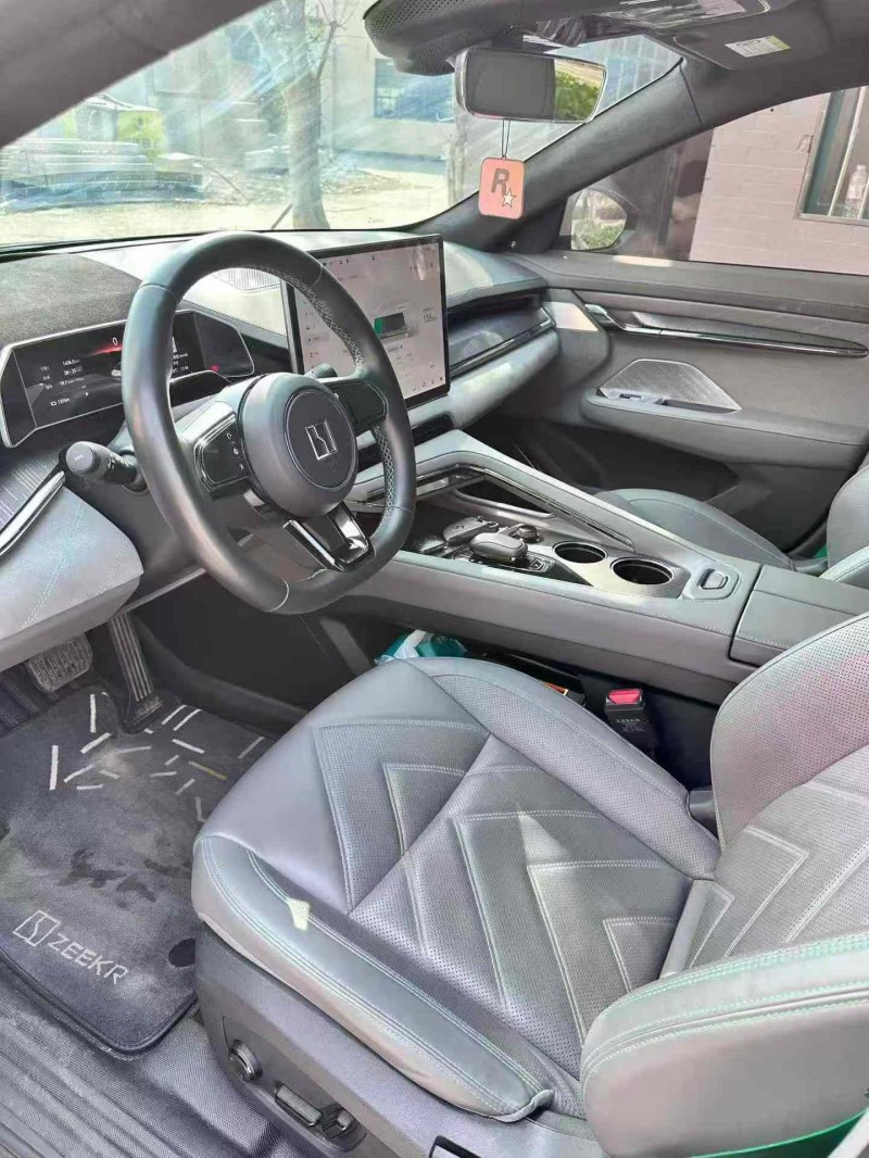 襄阳23年极氪汽车0015