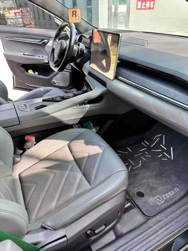 襄阳23年极氪汽车0017