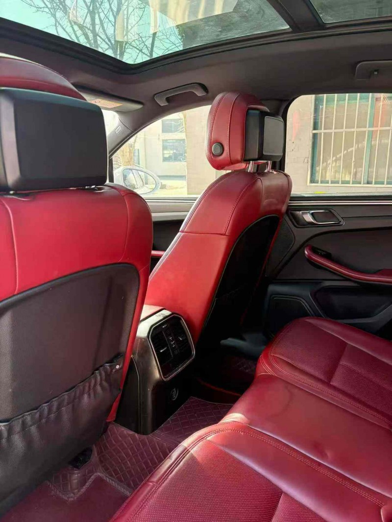 襄阳17年保时捷Macan4