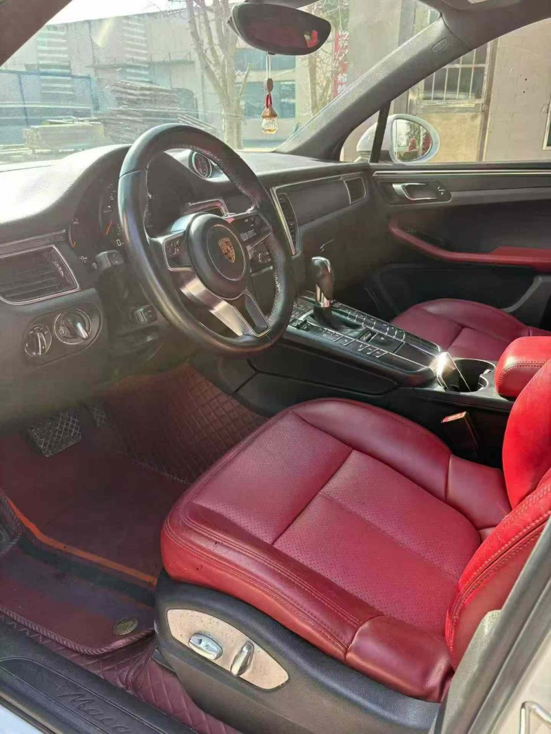 襄阳17年保时捷Macan5