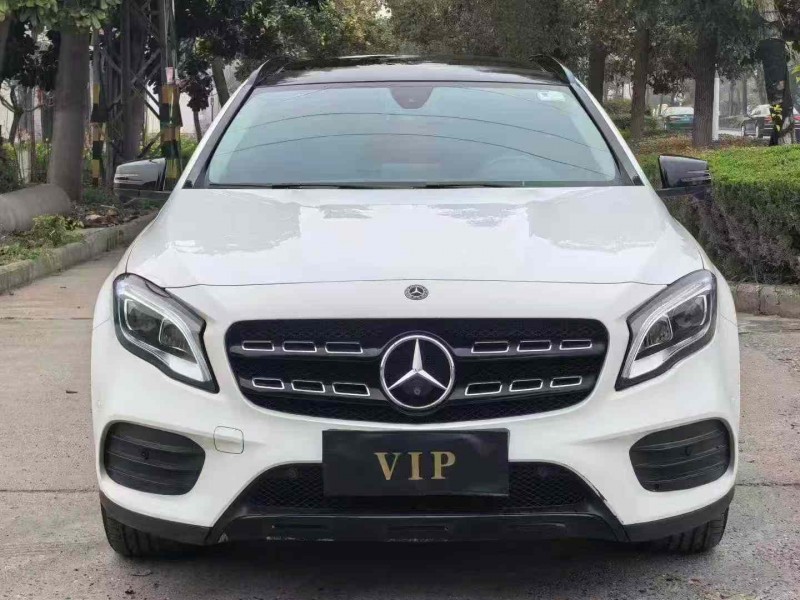 襄阳18年奔驰GLA1