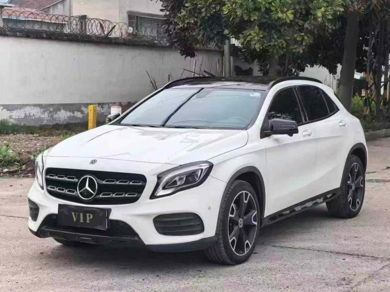 襄阳18年奔驰GLA3