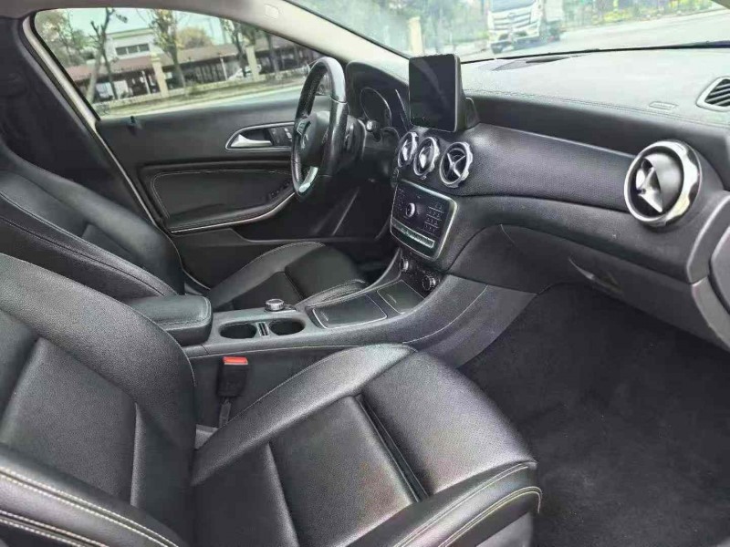 襄阳18年奔驰GLA4