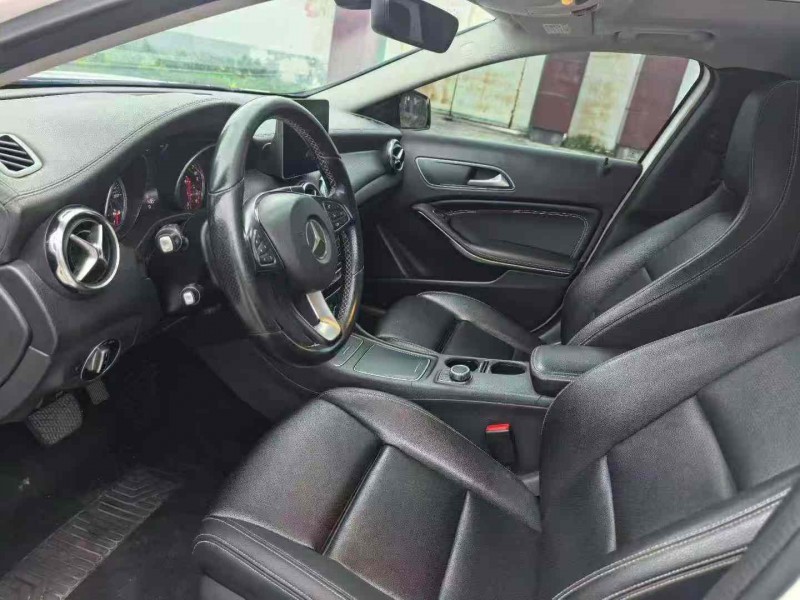 襄阳18年奔驰GLA5