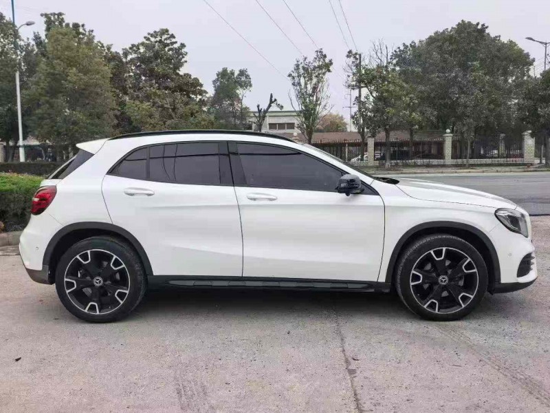 襄阳18年奔驰GLA6