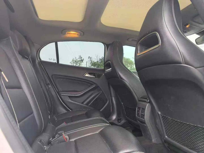 襄阳18年奔驰GLA7