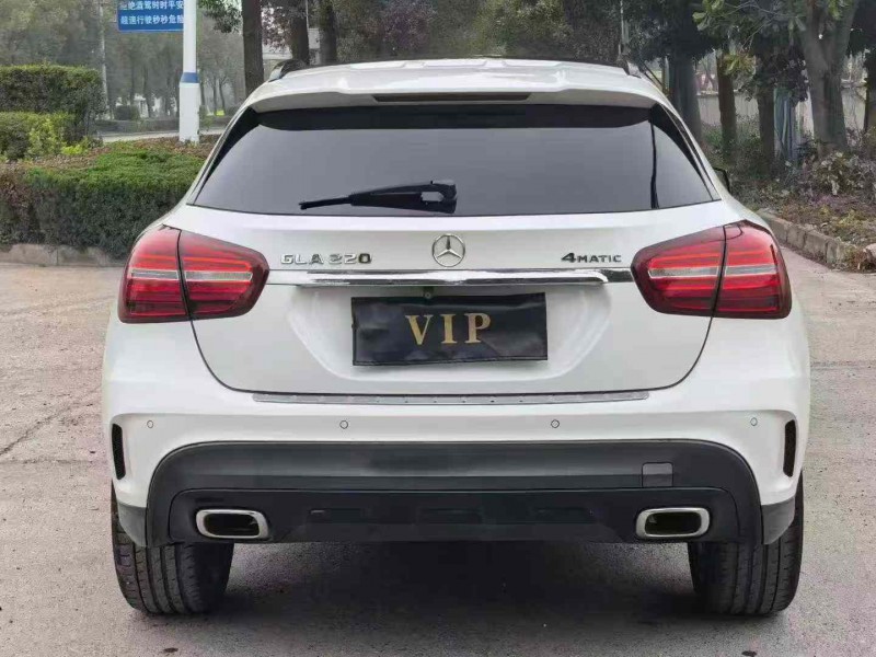 襄阳18年奔驰GLA9