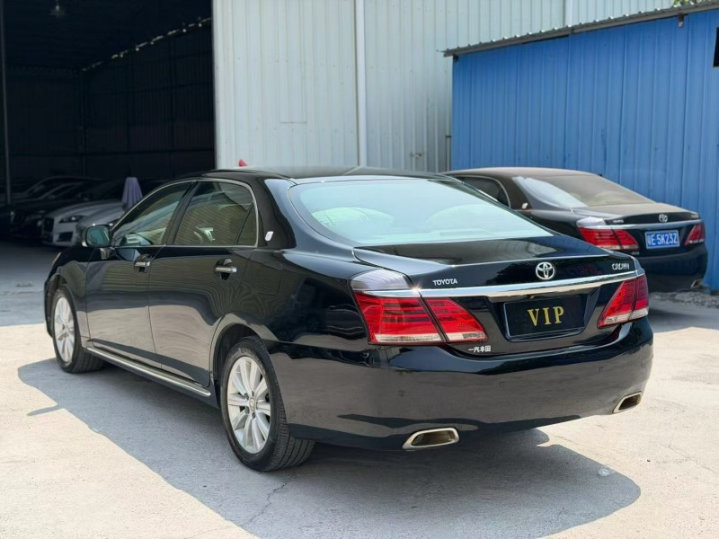 茂名14年丰田皇冠3