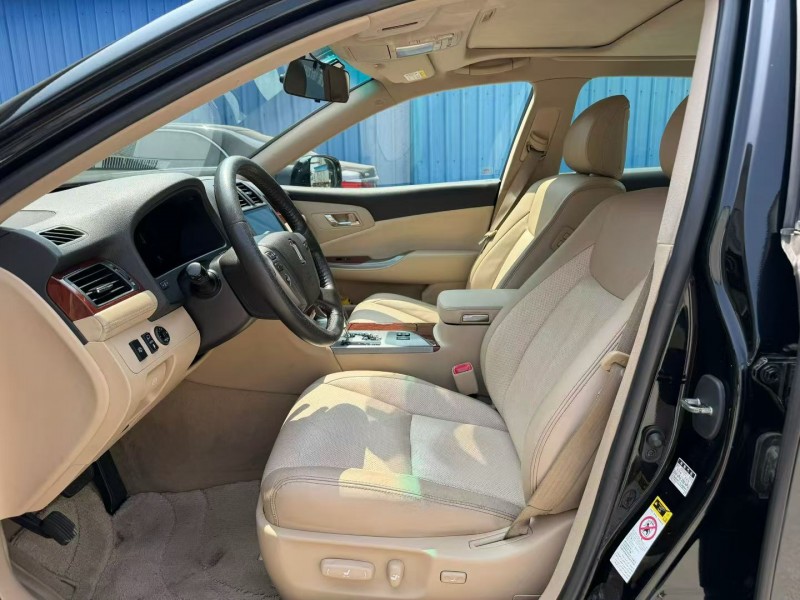 茂名14年丰田皇冠6