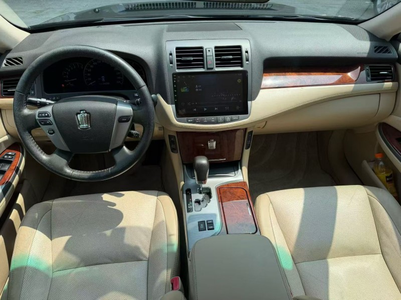 茂名14年丰田皇冠9