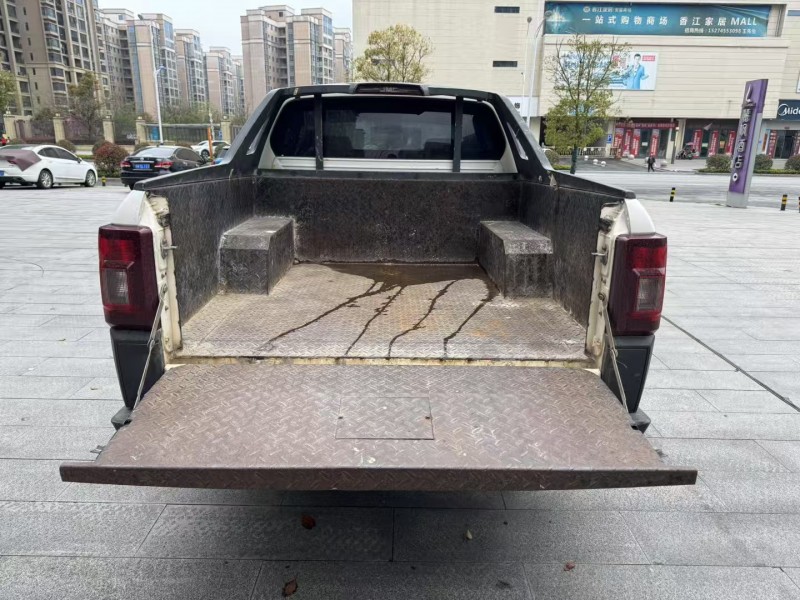 吉安18年江铃域虎5