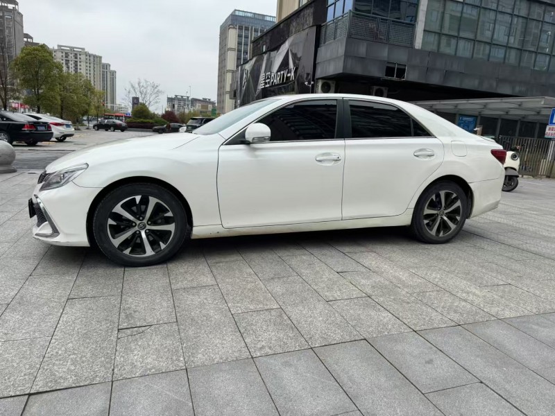 吉安14年丰田锐志2