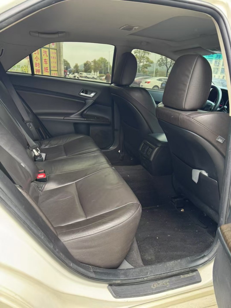 吉安14年丰田锐志4