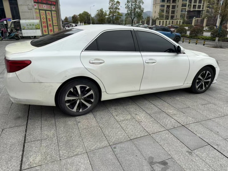 吉安14年丰田锐志5