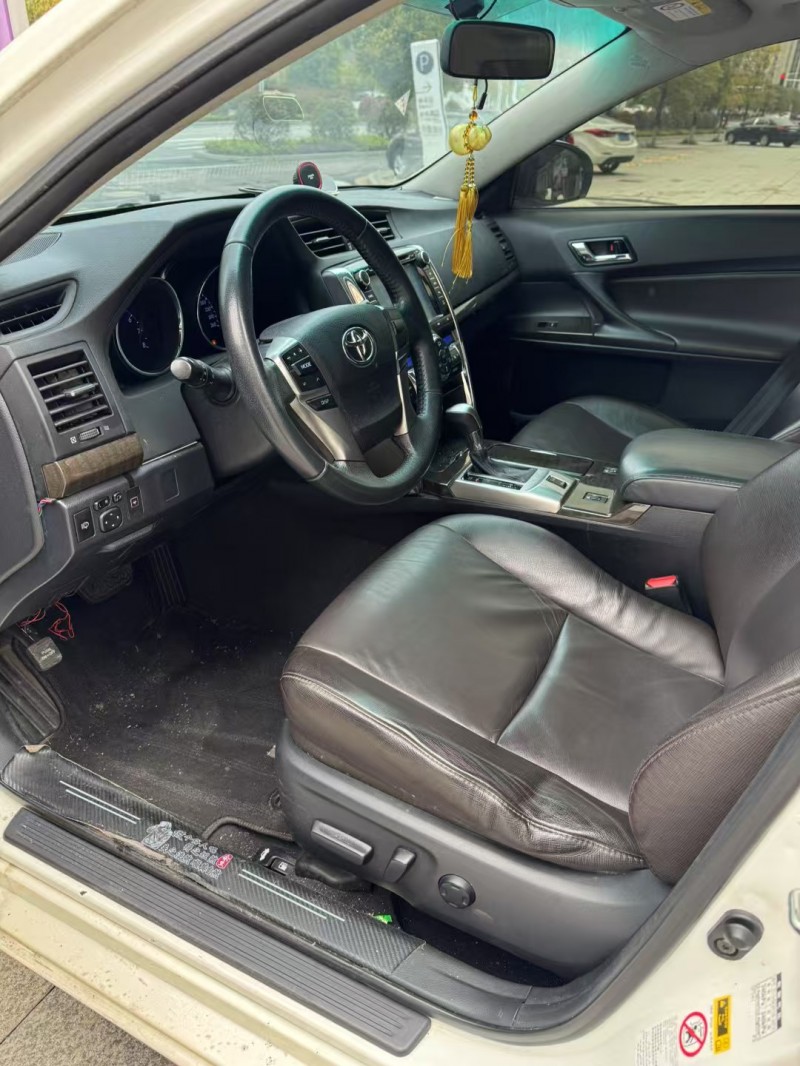 吉安14年丰田锐志9