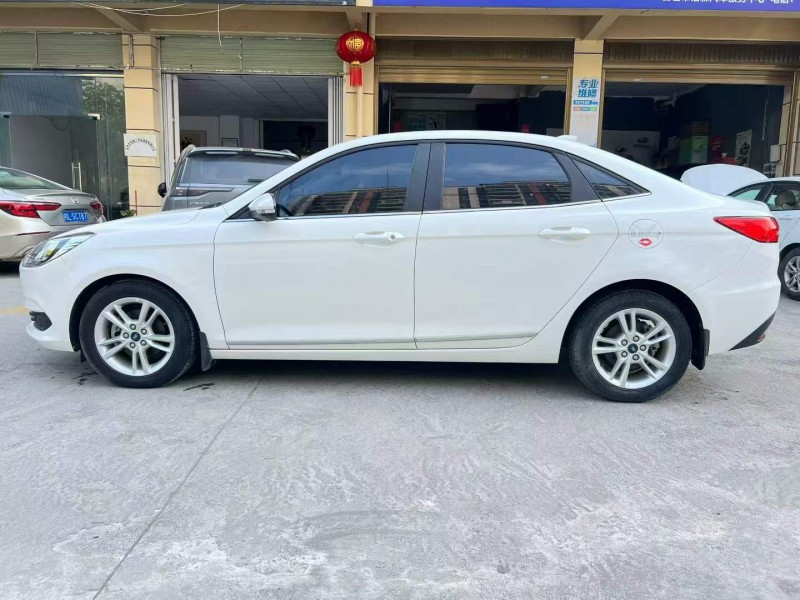 百色19年福特福睿斯2