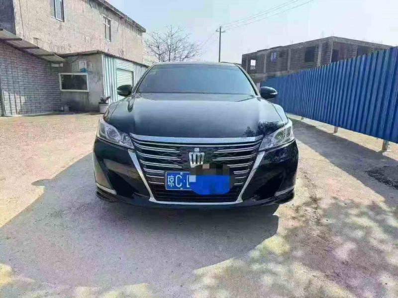 贵港17年丰田皇冠1