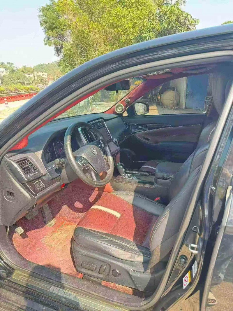 贵港17年丰田皇冠4