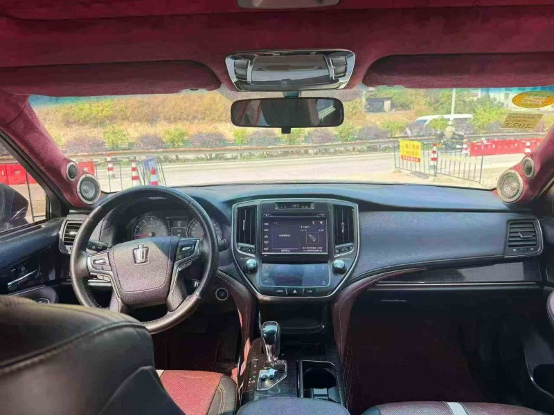 贵港17年丰田皇冠5