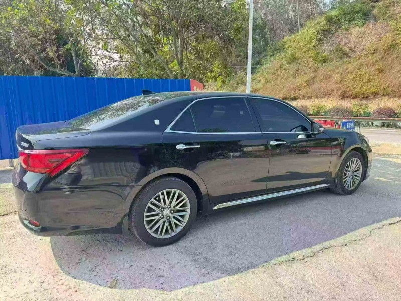 贵港17年丰田皇冠8