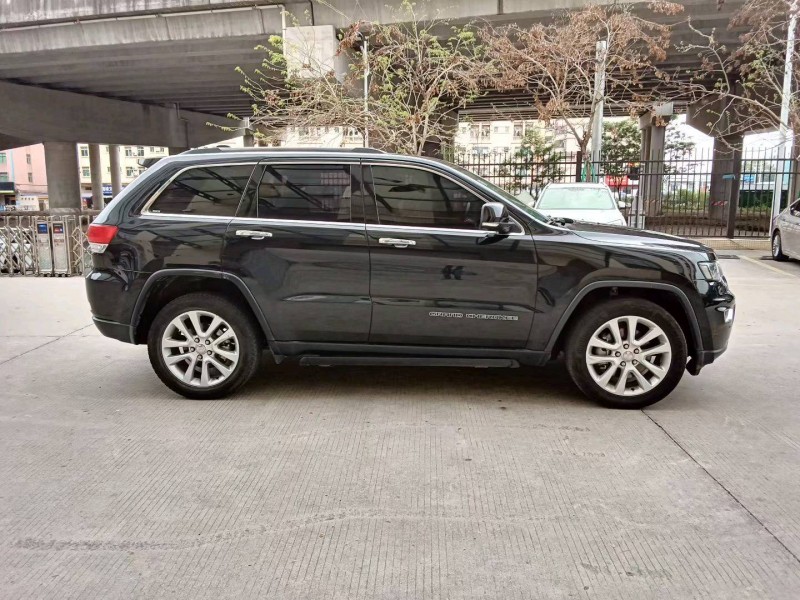 东莞18年Jeep大切诺基8