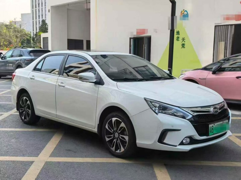 深圳17年比亚迪秦3