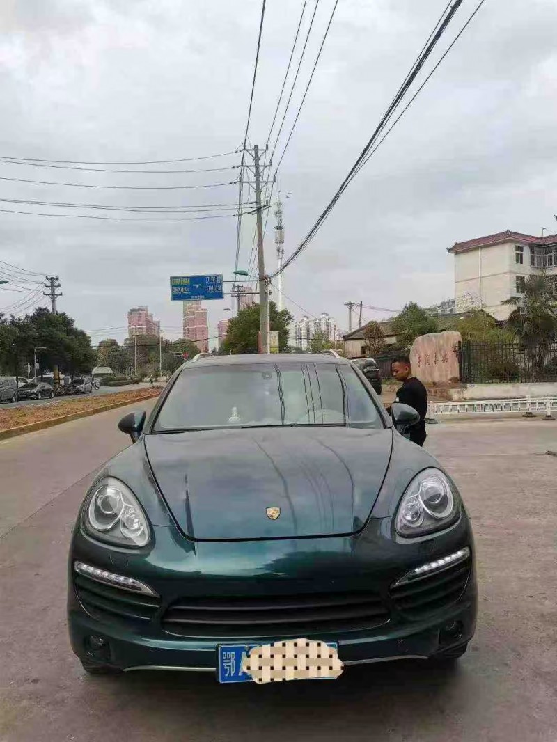 武汉14年保时捷卡宴1