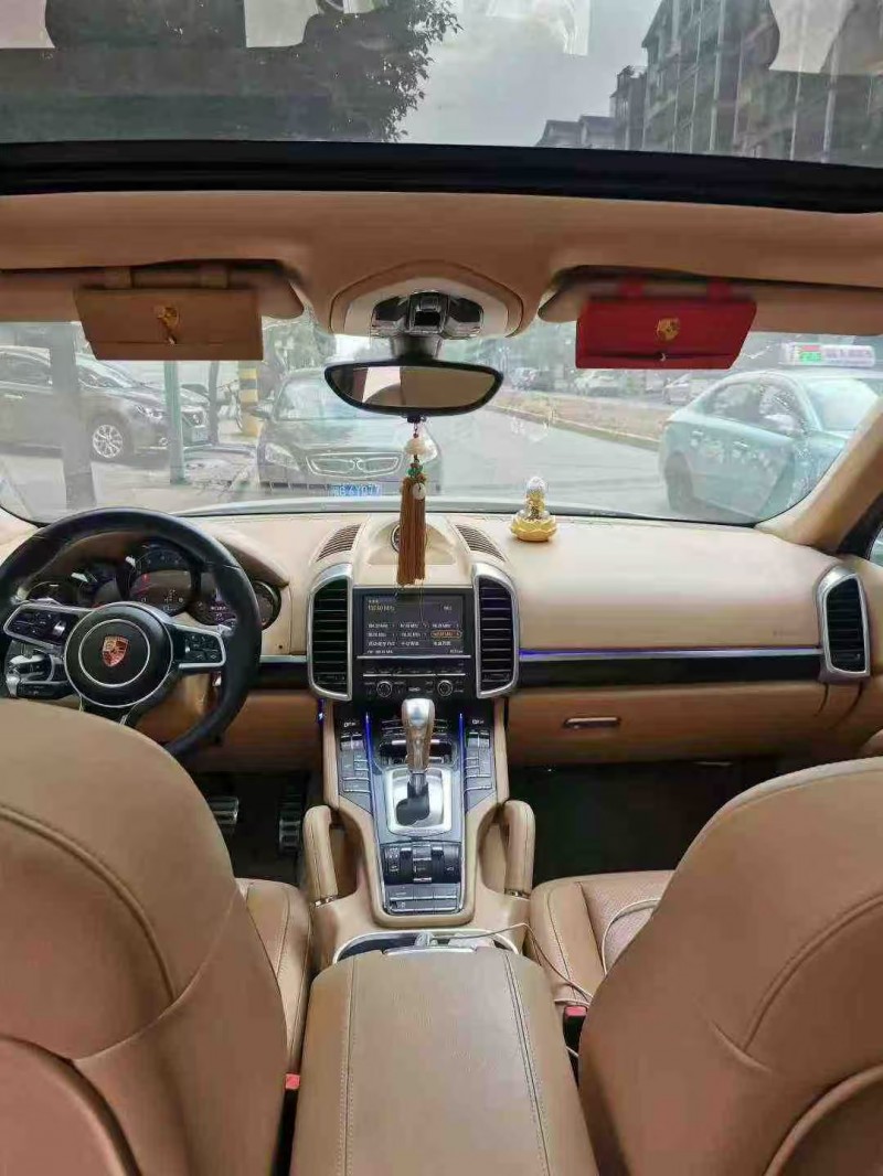 武汉14年保时捷卡宴3