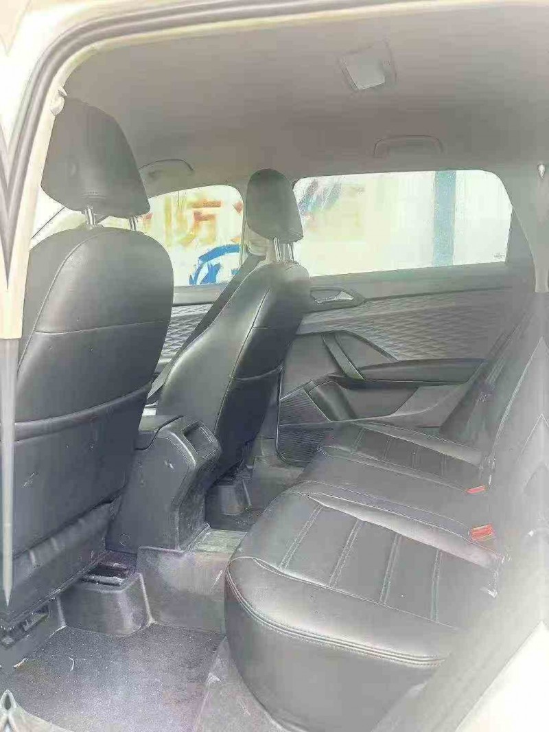 钦州22年大众途岳5