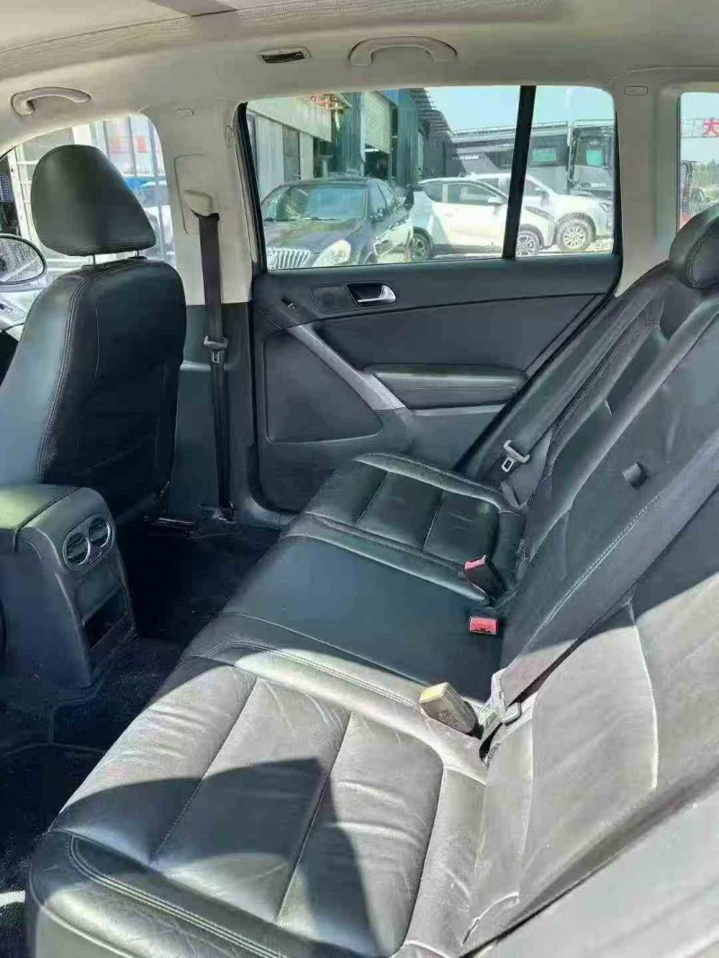 防城港12年大众途观5