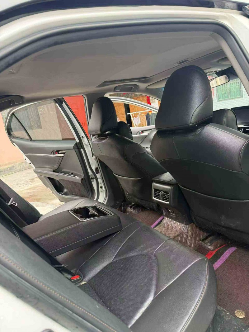 重庆22年丰田凯美瑞7