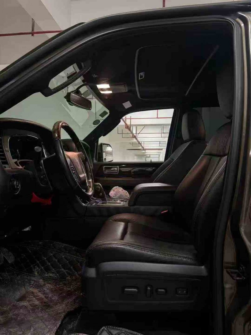 重庆17年林肯领航员4