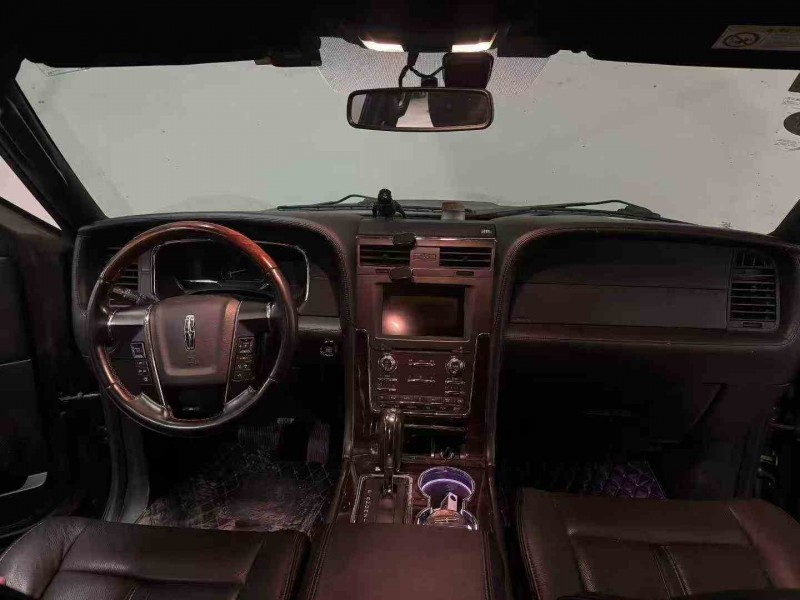 重庆17年林肯领航员6