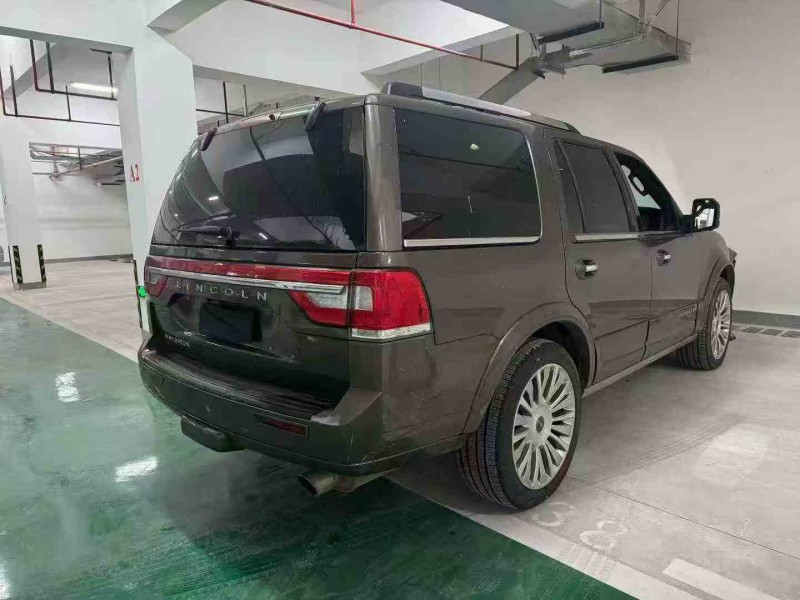 重庆17年林肯领航员8